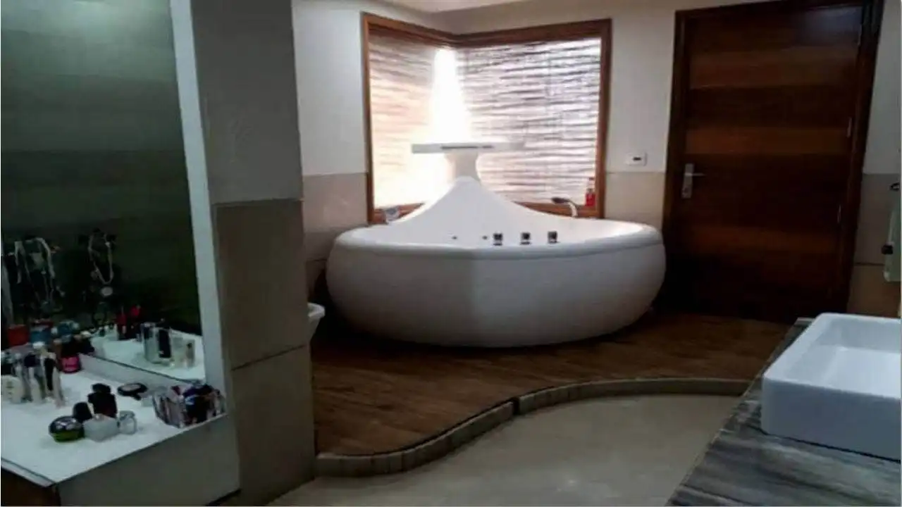 Large Bathroom Design